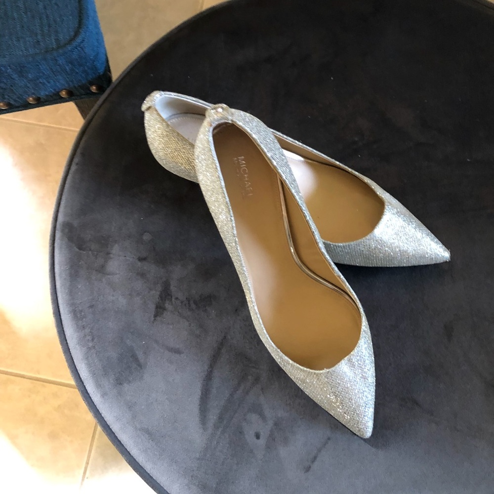 Michael Kors silver sparkle evening pump. Sz 11